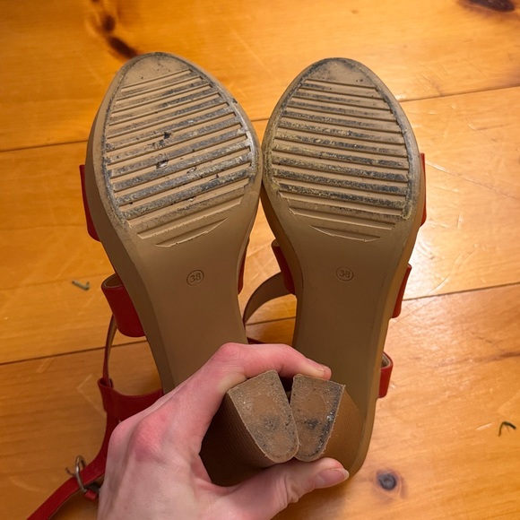 Vacation Red Heels - Picture 3 of 3